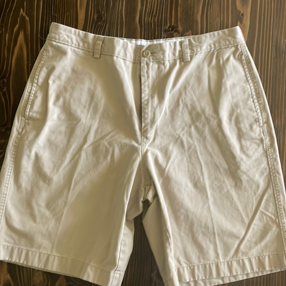 Men’s L.L. Bean Flat Front Khaki shorts Size 35